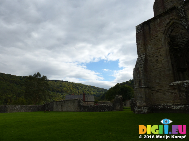 FZ033668 Tintern Abbey